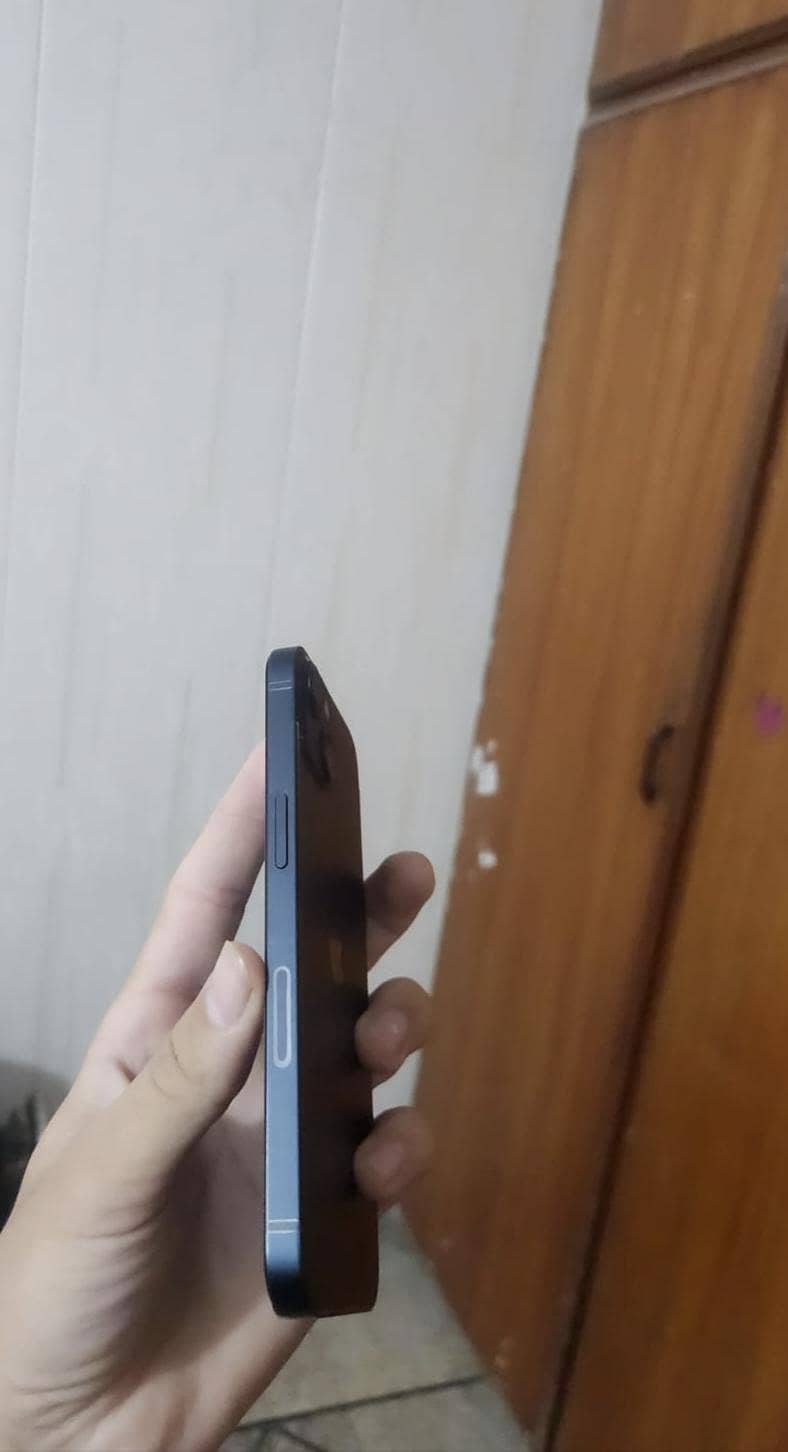 Apple iPhone 13 5