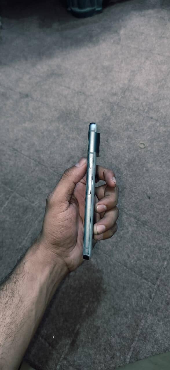 Google Pixel 8 4
