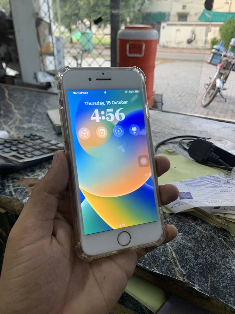 Apple iPhone 8 0