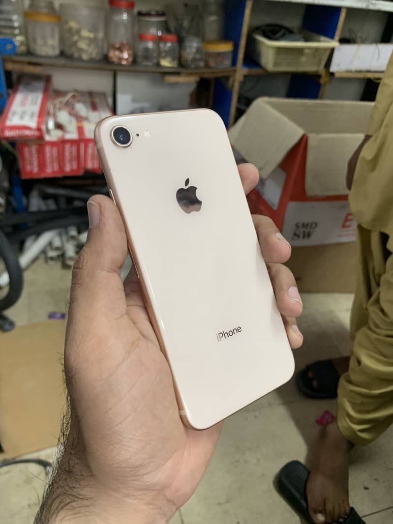 Apple iPhone 8 1
