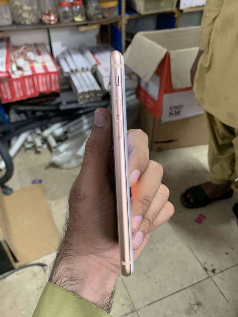 Apple iPhone 8 3