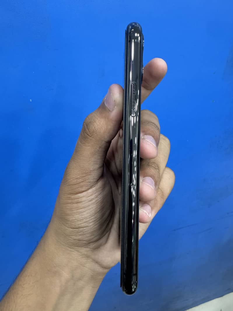 Apple iPhone 11 Pro 1