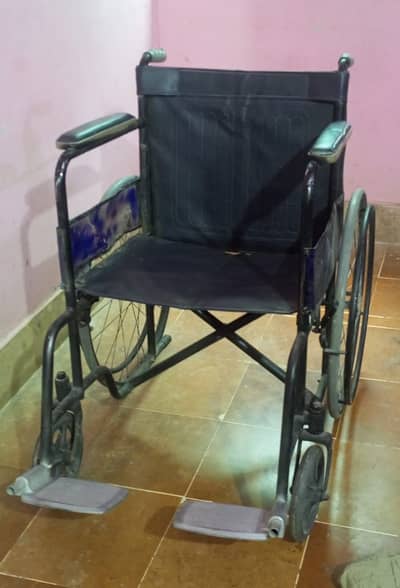 Folding Wheelchair in Good Condition / Manual Wheelchair for Sale
