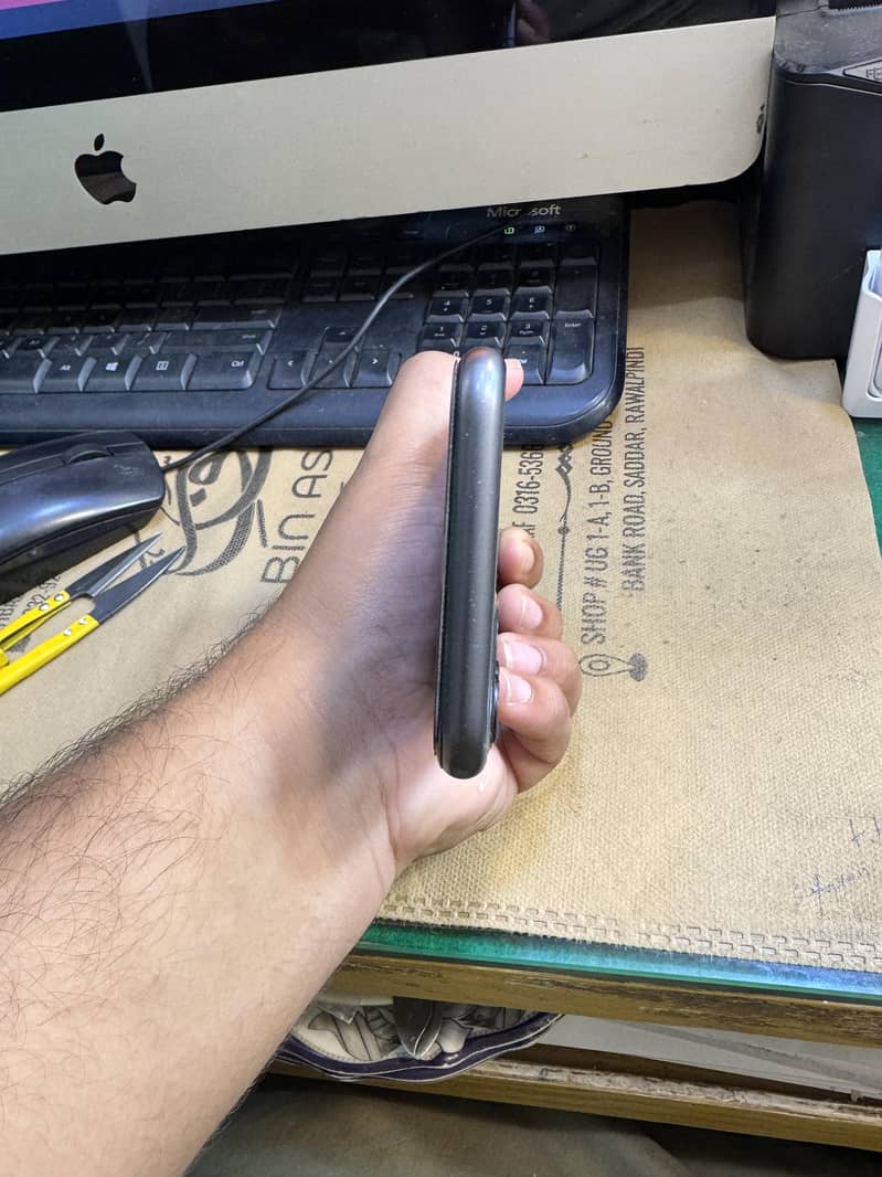 Apple iPhone 11 4