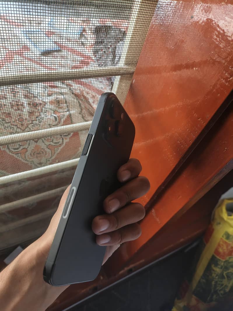 Apple iPhone 14 Pro Max 2