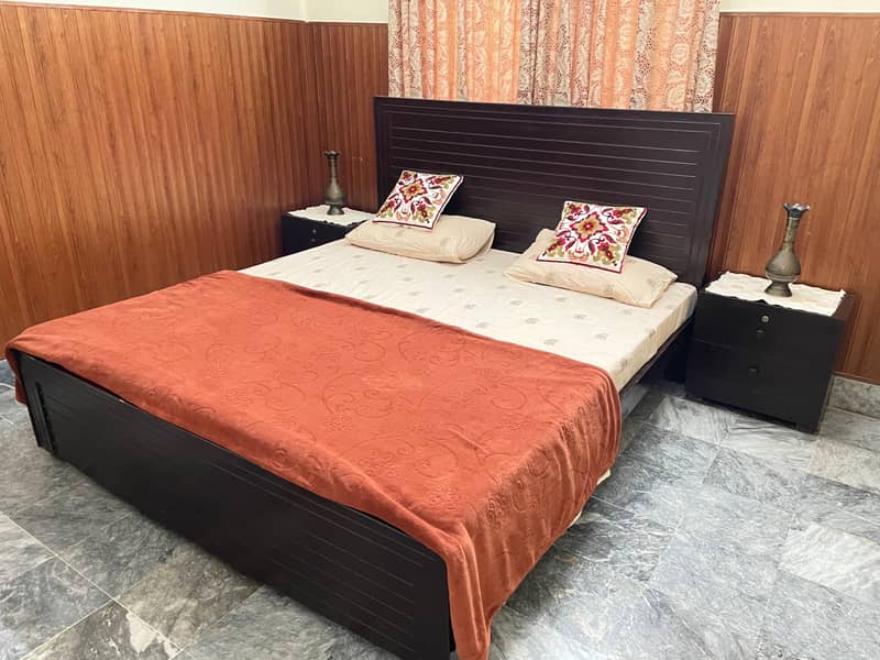 Bed set with side tables 2