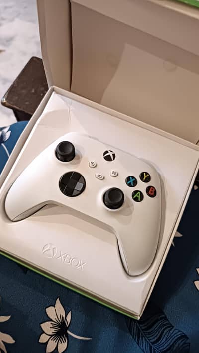 Used XBOX Series X|S controller (Robot White)