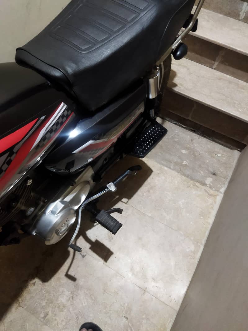 UD 125 unique 3