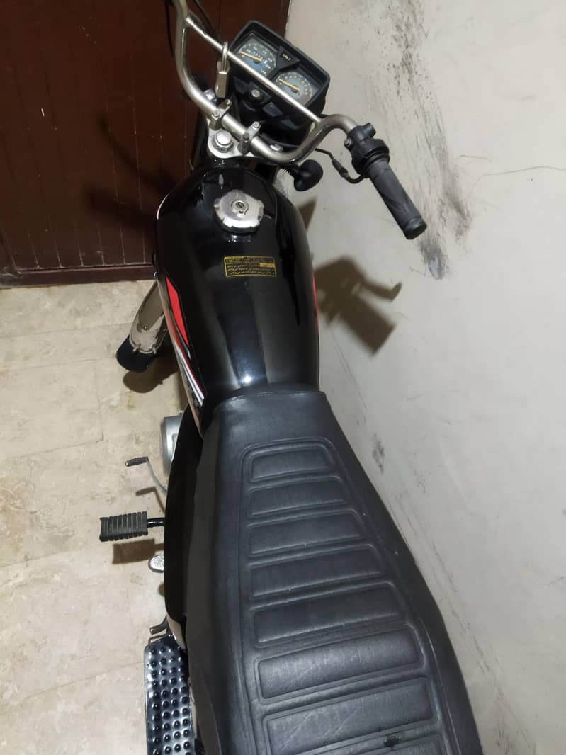 UD 125 unique 6