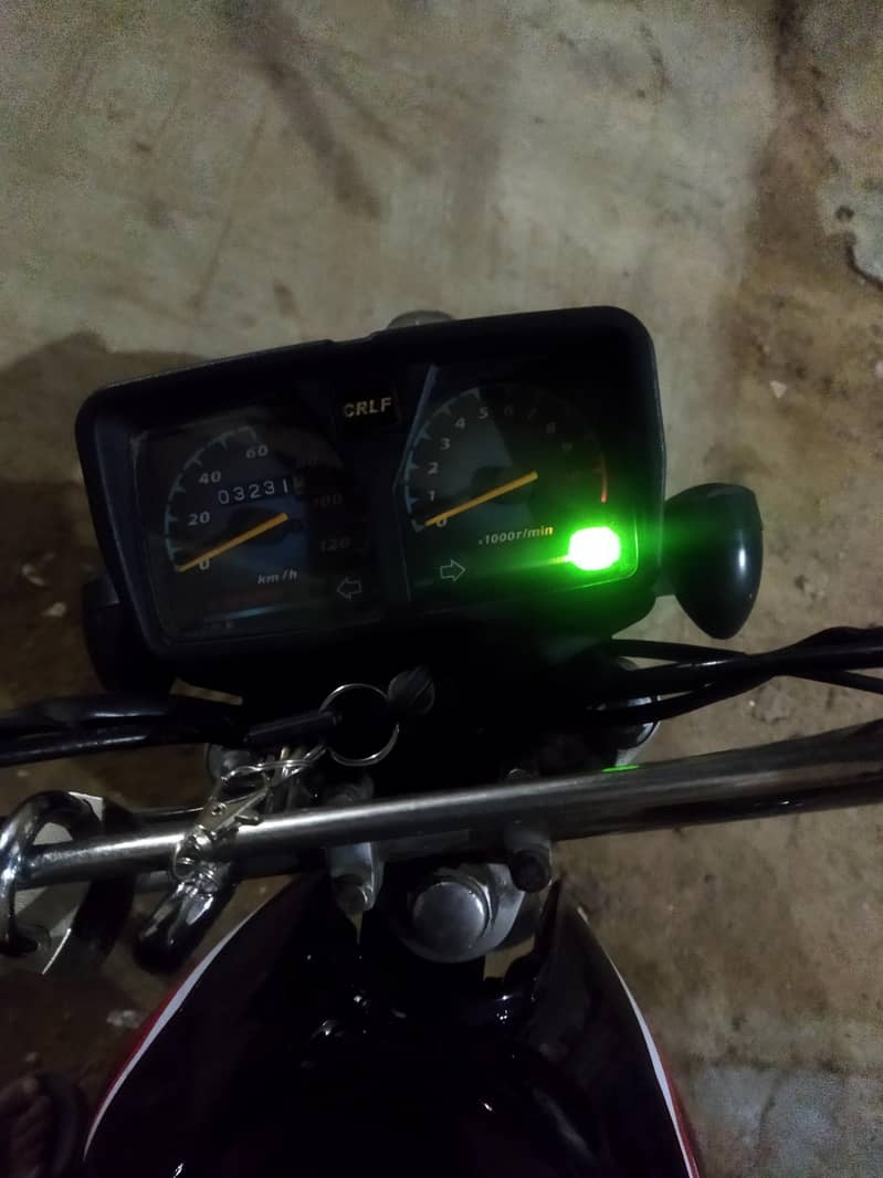 UD 125 unique 7