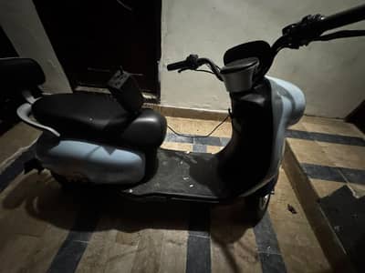 Evee Electric Scooter in Good Condition