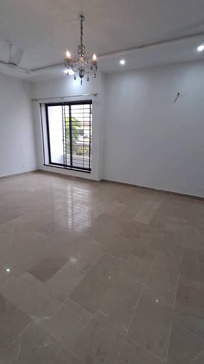 8 MARLA UPPER PORTION AVAILABLE FOR RENT IN NASHEMAN IQBAL PHASE 1