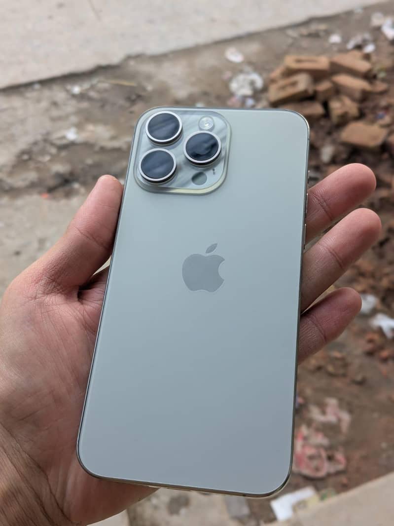 Apple iPhone 15 Pro Max 0