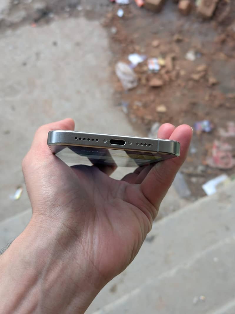 Apple iPhone 15 Pro Max 3