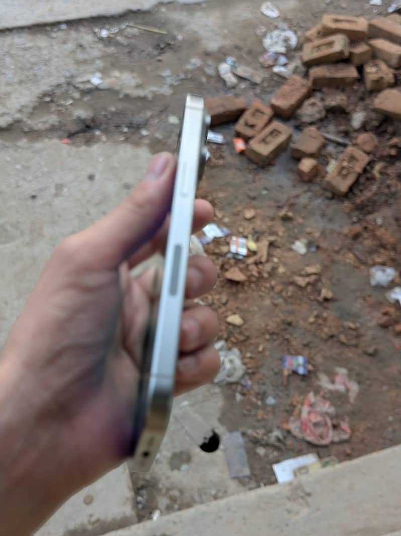 Apple iPhone 15 Pro Max 6