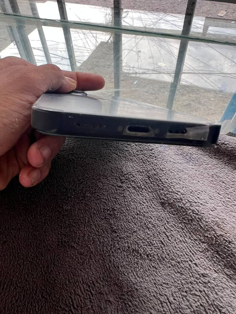 Apple iPhone 13 1