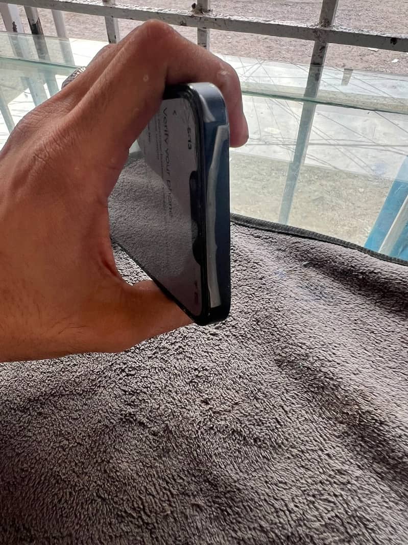 Apple iPhone 13 3