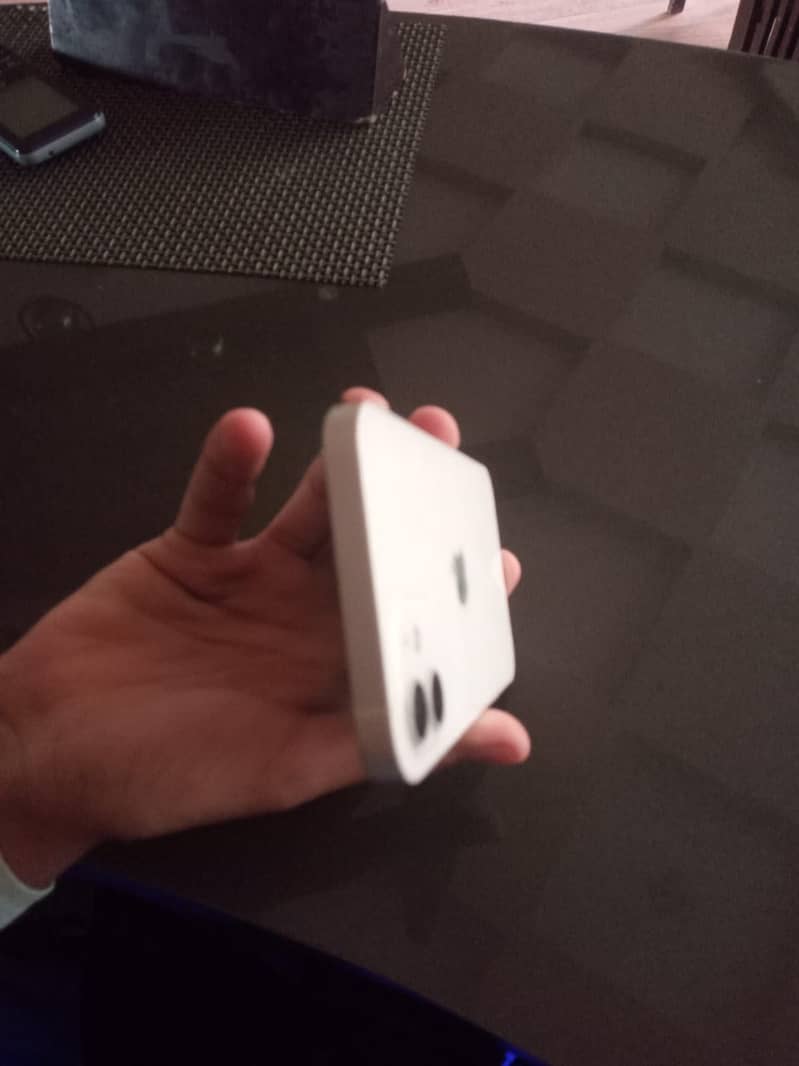 Apple iPhone 12 4