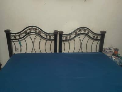 2 single beds
