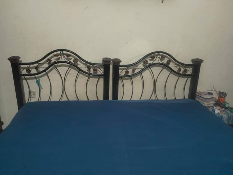 2 single beds 0