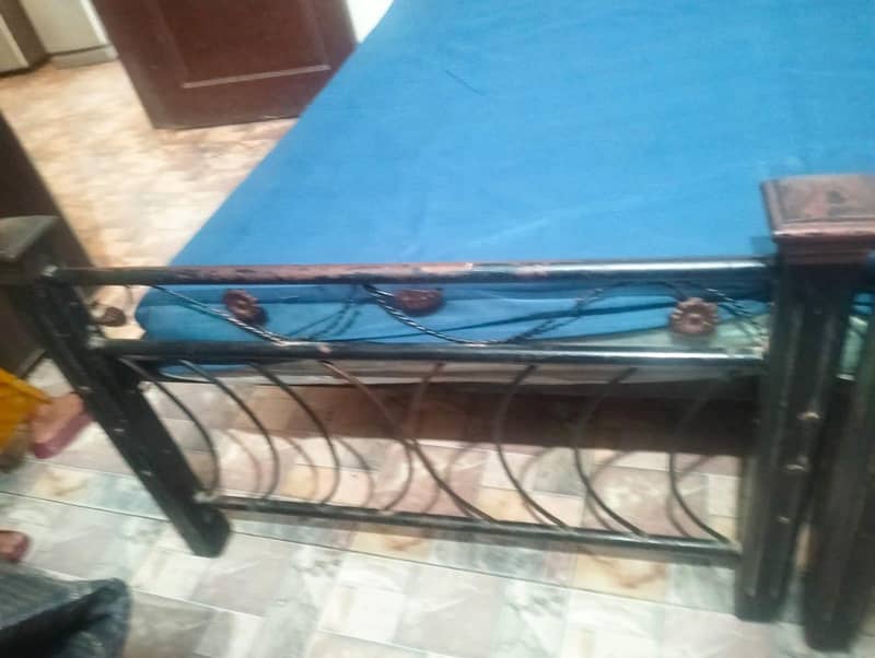 2 single beds 1