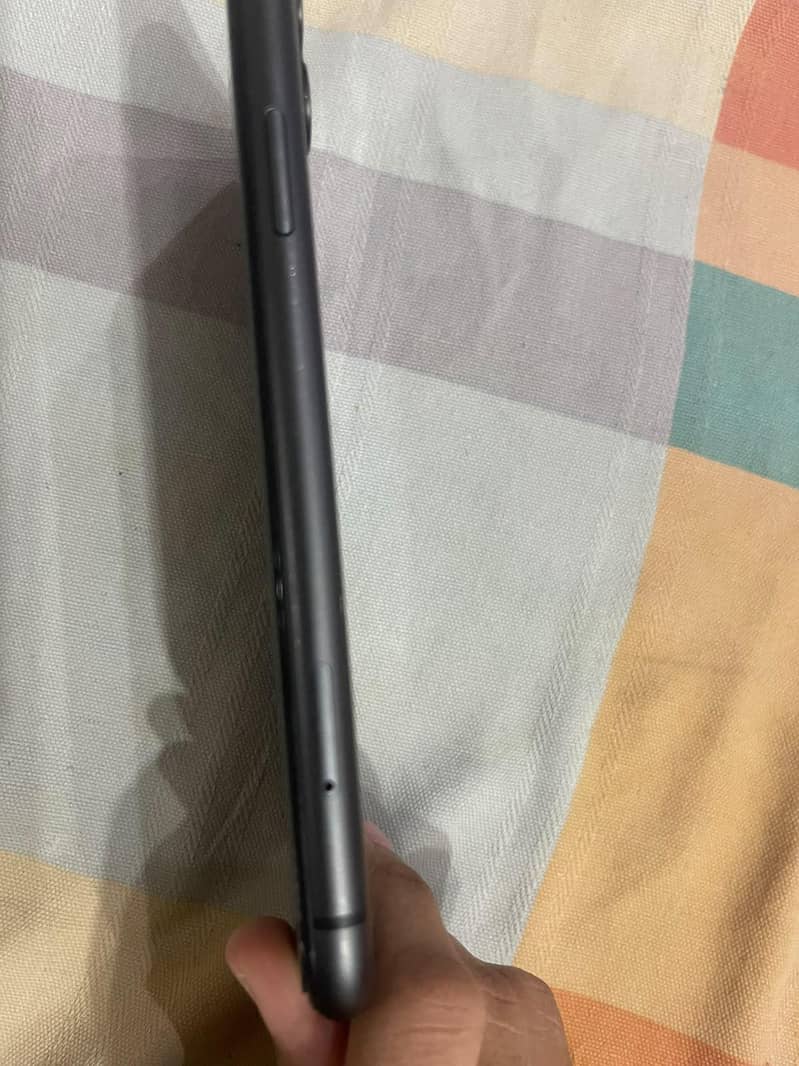 Apple iPhone 11 3