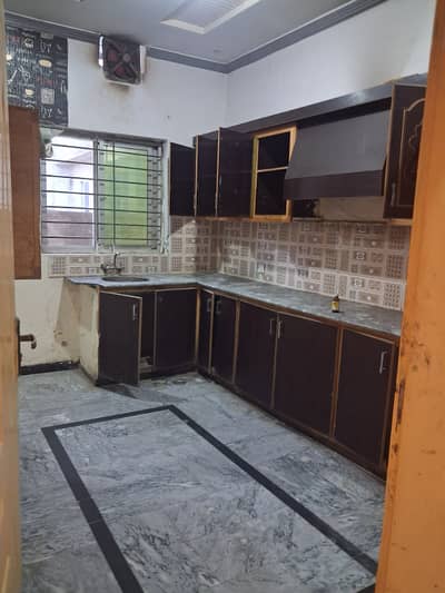 10 marla 2nd floor for rent