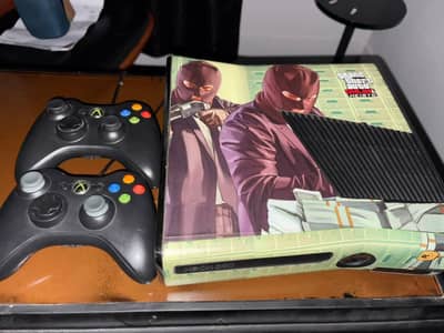 xbox 360 slim with 2 controller