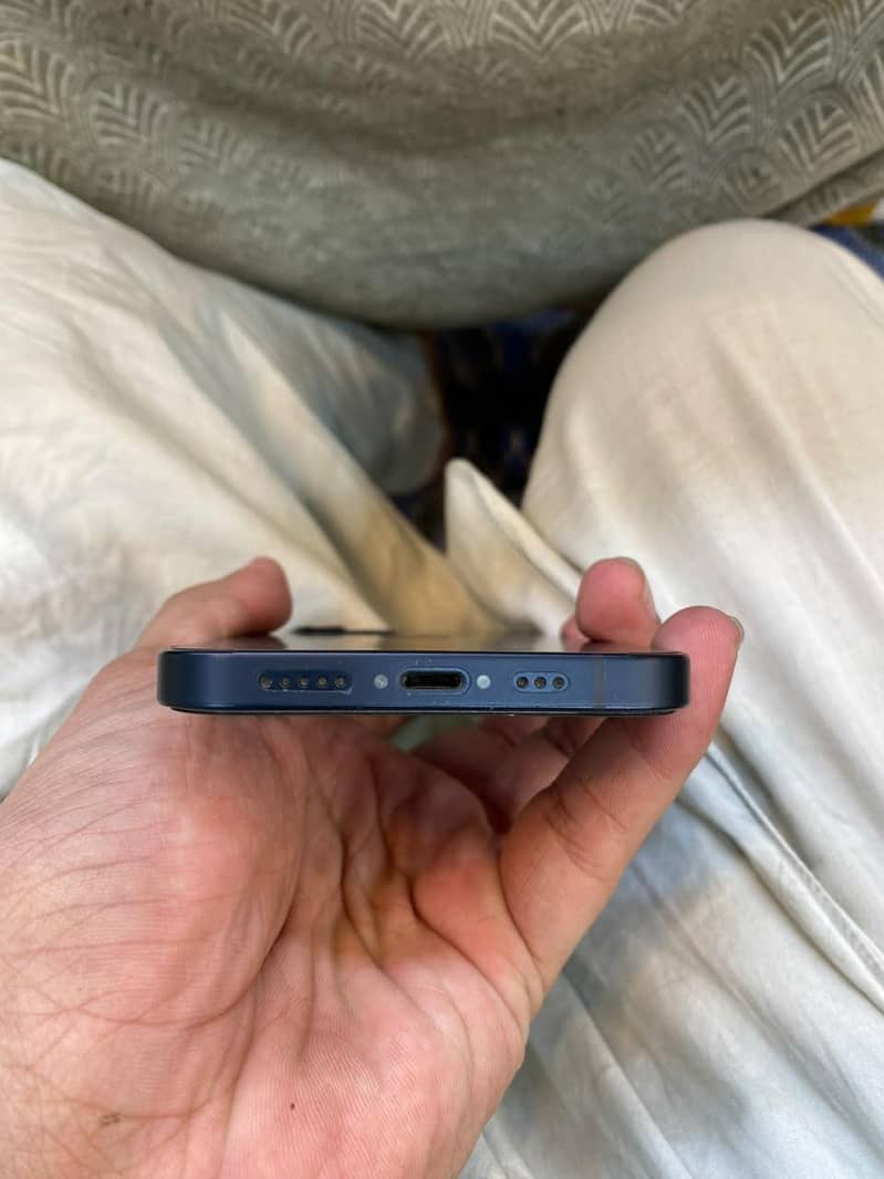 Apple iPhone 12 1