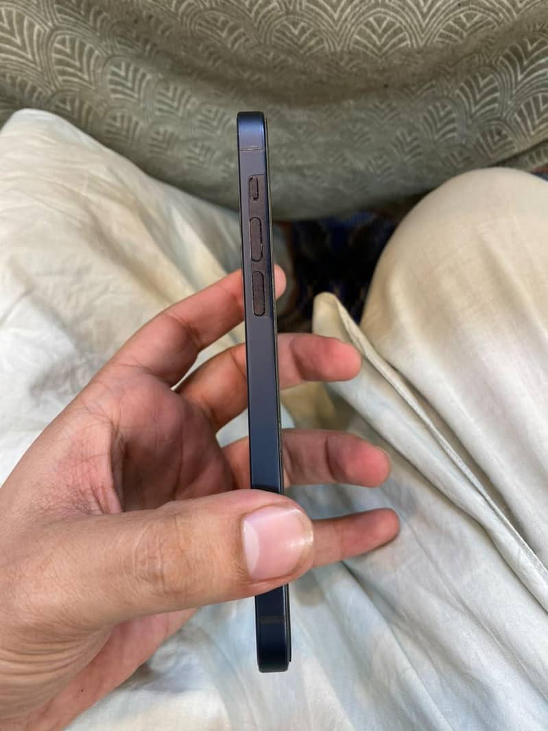 Apple iPhone 12 2