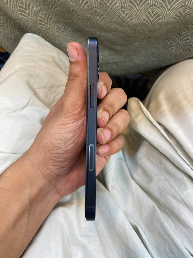 Apple iPhone 12 3