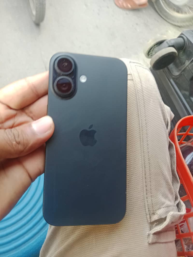 Apple iPhone 16 1