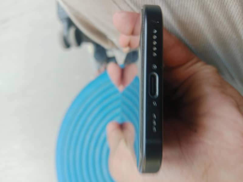 Apple iPhone 16 2