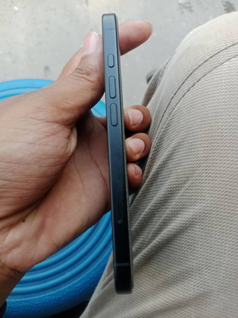 Apple iPhone 16 3