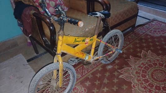 chalti hy bhot achi bs zarwat hy bhot isliya bhj rahy hy