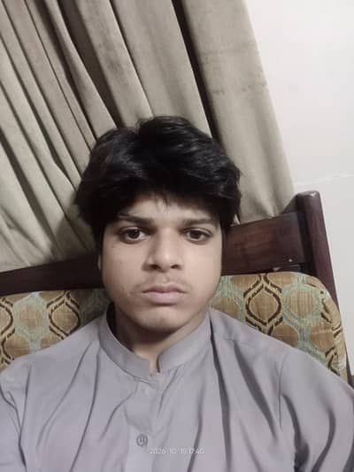 Mujhe job ki zarurat hai mobile market sadar Main koi job dedo age 17