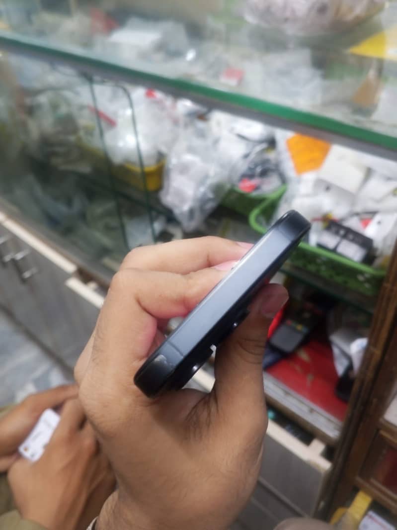 Apple iPhone 15 Pro 2