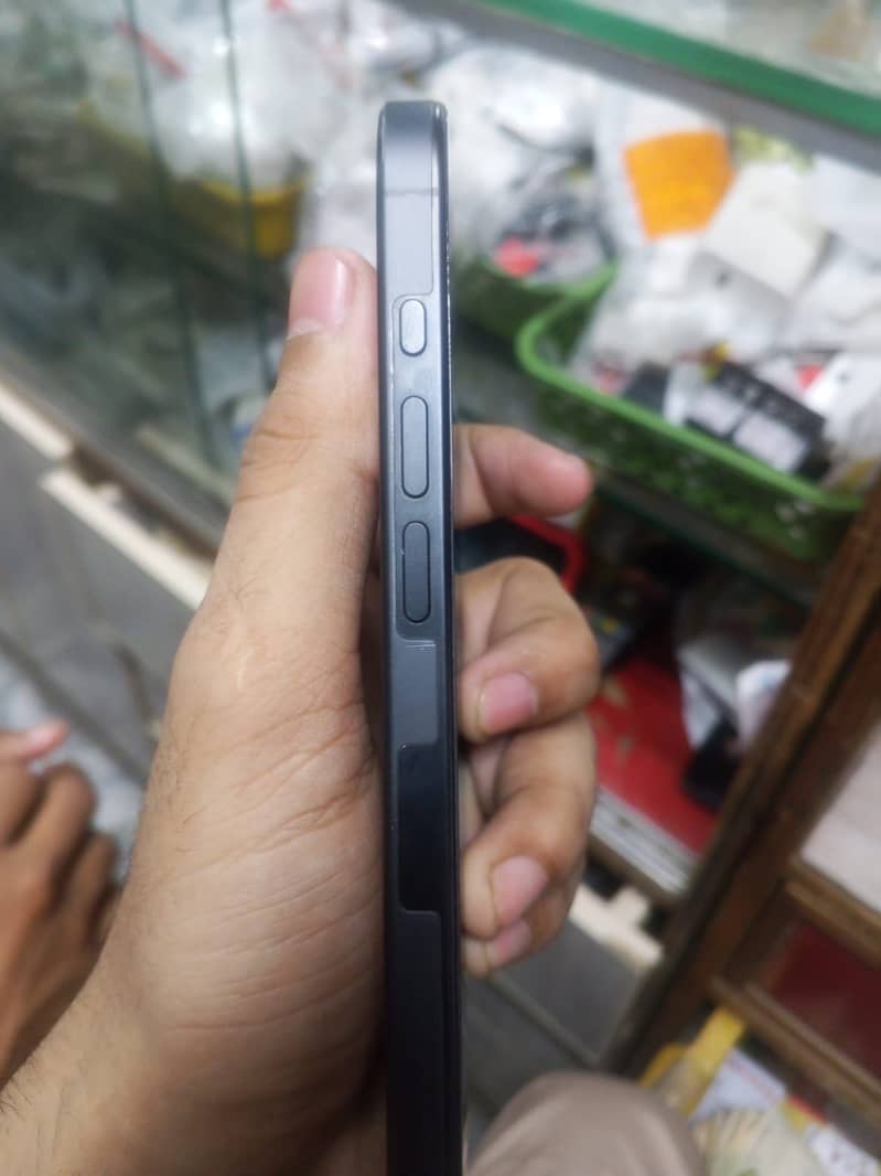 Apple iPhone 15 Pro 3