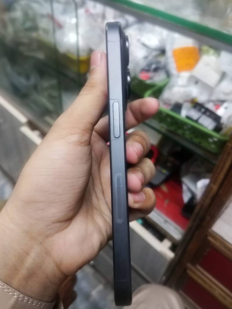 Apple iPhone 15 Pro 6