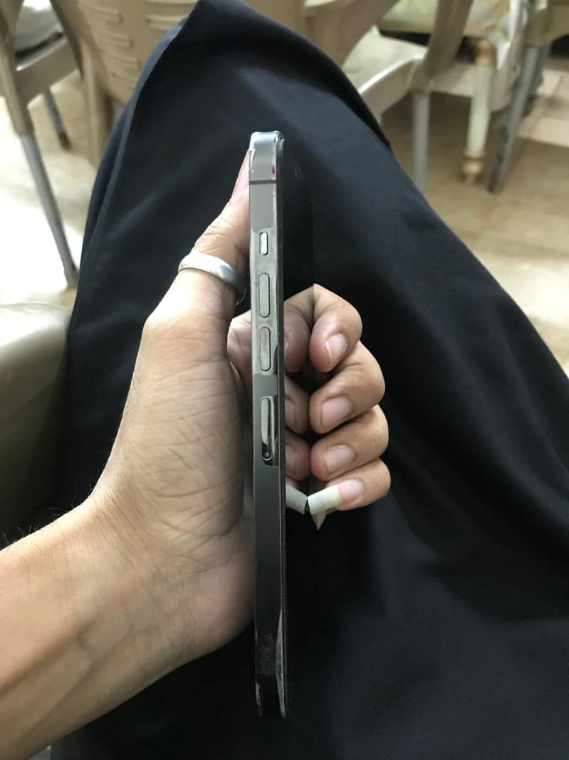 Apple iPhone 13 Pro Max 2