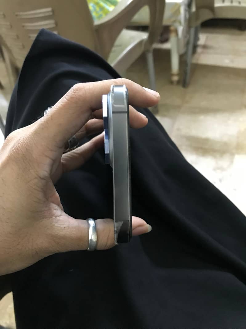 Apple iPhone 13 Pro Max 4