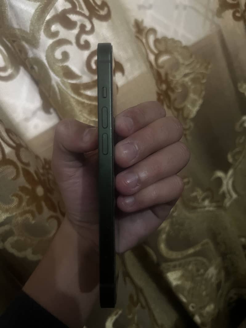 Apple iPhone 13 1