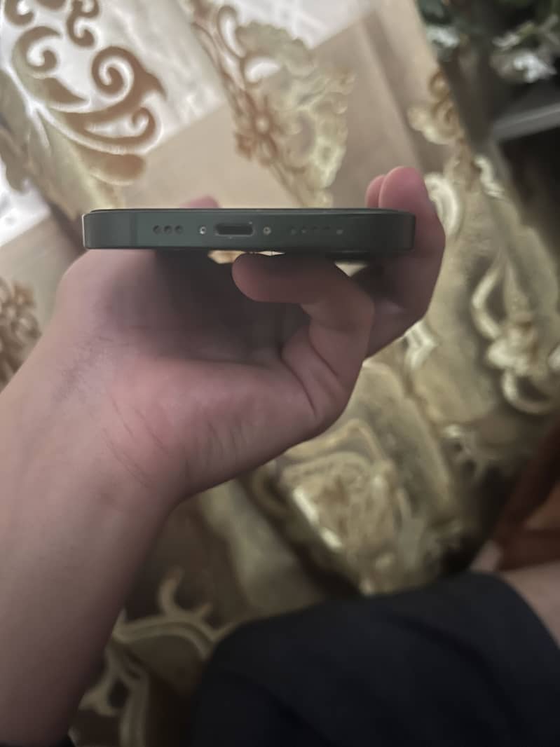 Apple iPhone 13 2