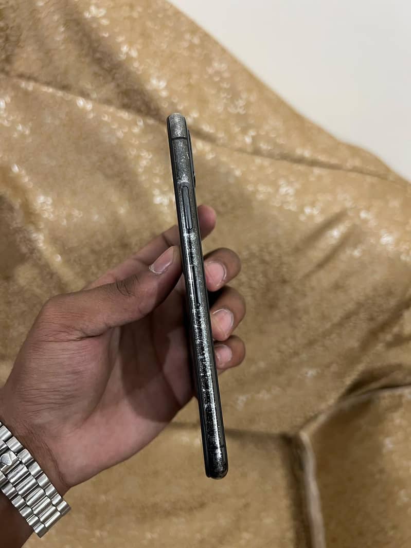 Apple iPhone X 4