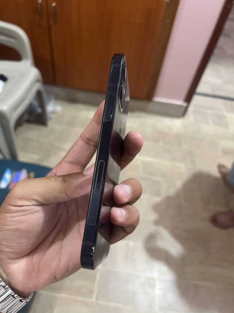 Apple iPhone 12 2