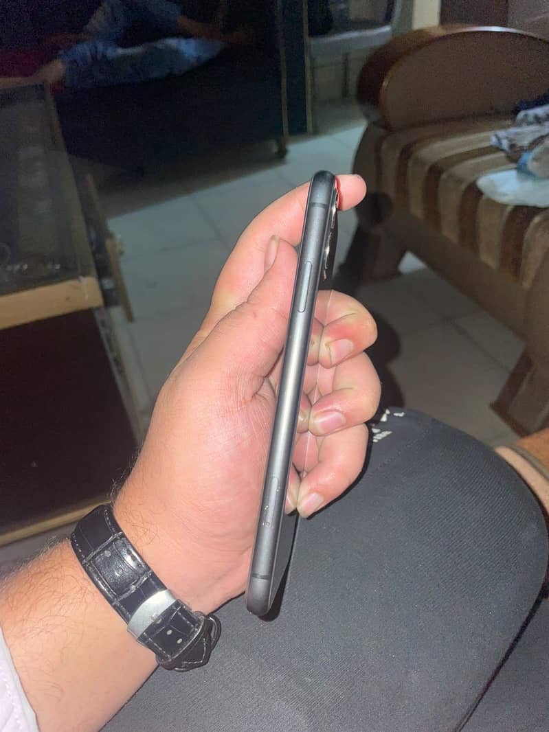 Apple iPhone 11 3
