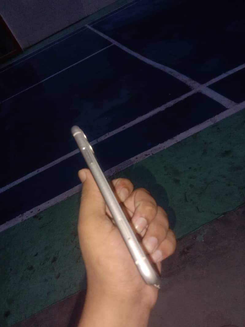 Apple iPhone 11 4