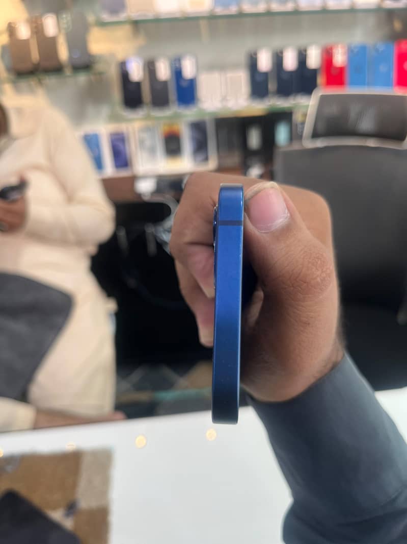 Apple iPhone 12 2