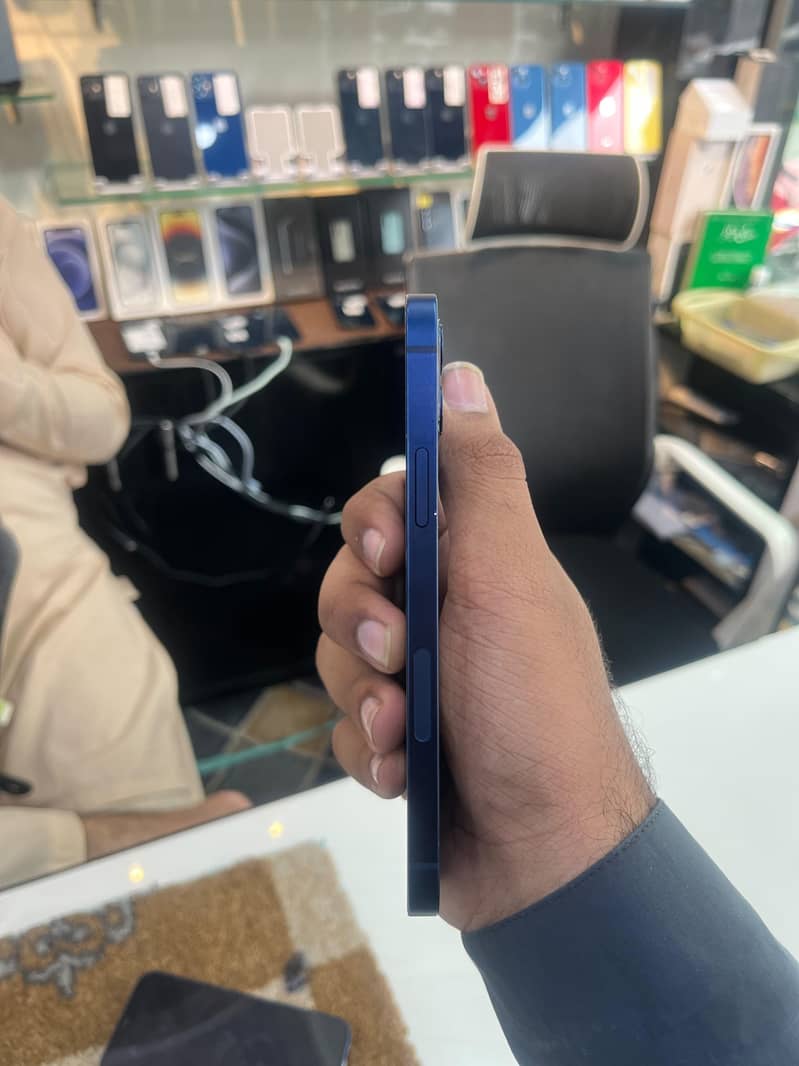 Apple iPhone 12 3