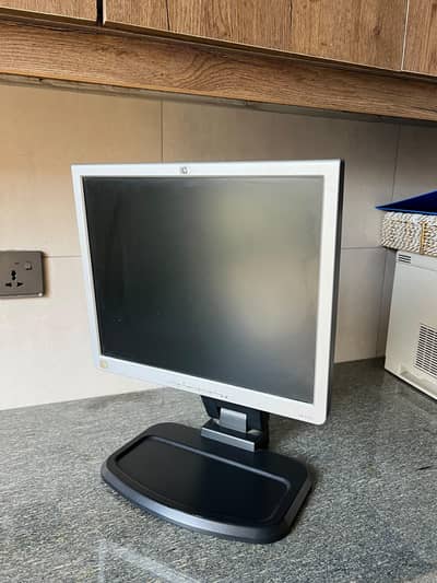 HP L1740 17-Inch LCD Monitor for Sale! 10/10